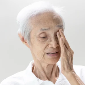 what does macular degeneration look like
