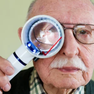 what does macular degeneration look like